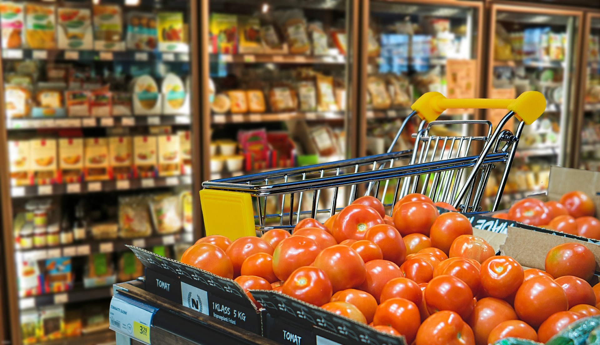 Tomatoes in shopping market