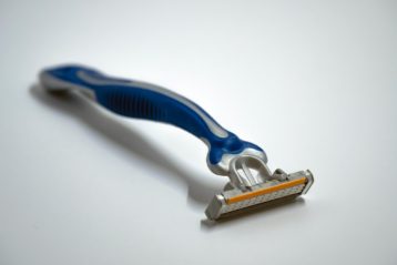 Shaving razor